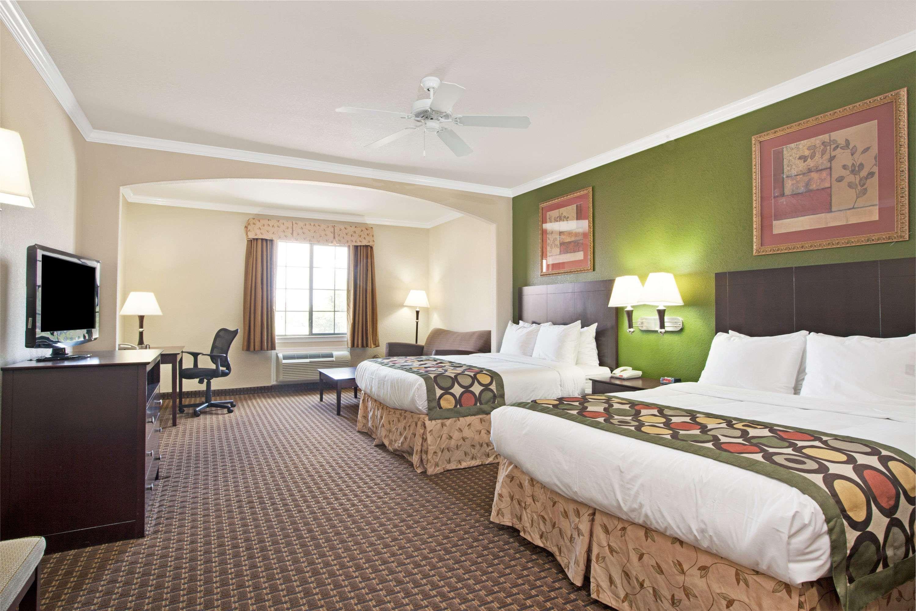 Super 8 By Wyndham Iah West/Greenspoint Aldine Exterior foto