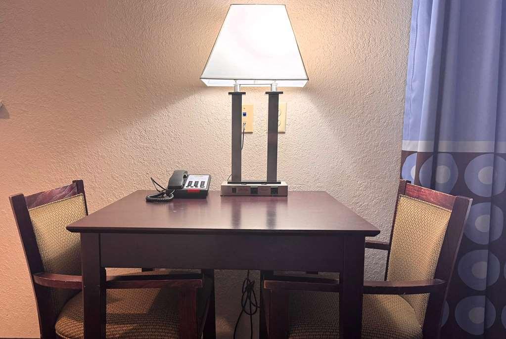 Super 8 By Wyndham Iah West/Greenspoint Aldine Habitación foto