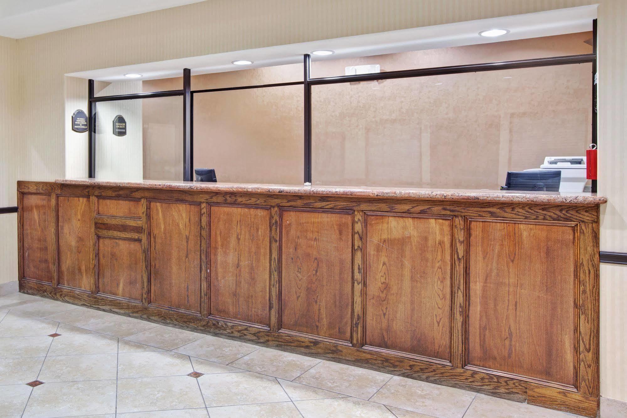Super 8 By Wyndham Iah West/Greenspoint Aldine Exterior foto